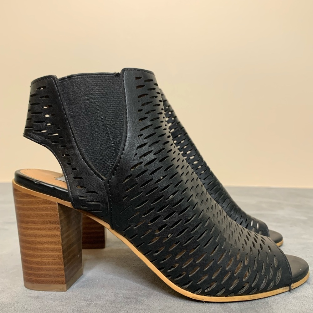 Steve Madden Open Toe/Heel Booties (6)